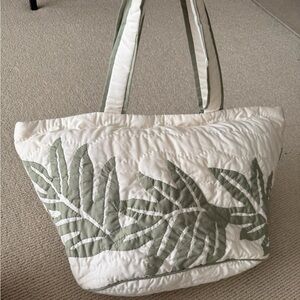 Hawaiian hand quilted pattern Tote Bag - Cream and Green